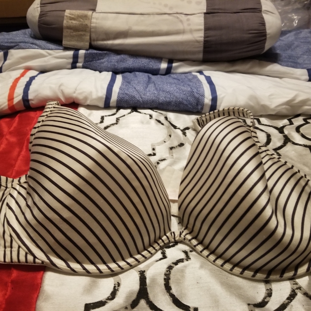 2 bras - Picture 2 of 2